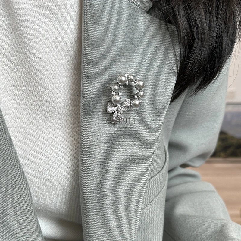 パールリボンリボンリースブローチハイエンド絶妙なファッションコート装飾ピンアクセサリー