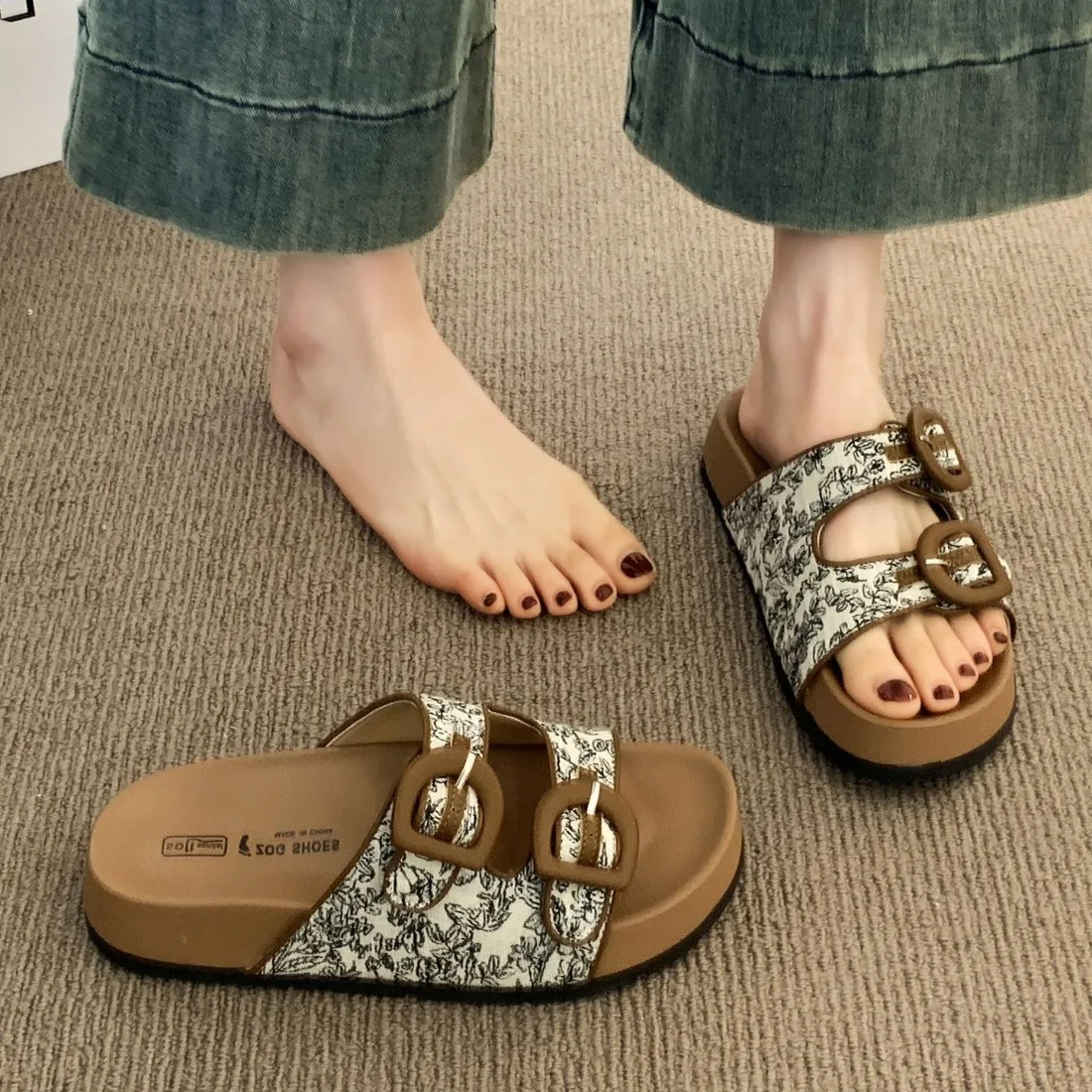 

2026 New Women's Thick Bottom Sandals Plus Size Single Strap Double Buckle Lightweight Anti-Slip European And American Outerwear