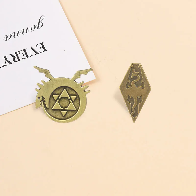 Vintage Drachen-Alchemie-Symbol Emaille-Abzeichen Antikes Metall Graviertes Muster Reversnadel Deko-Brosche Accessoire Geschenk – Detail 5