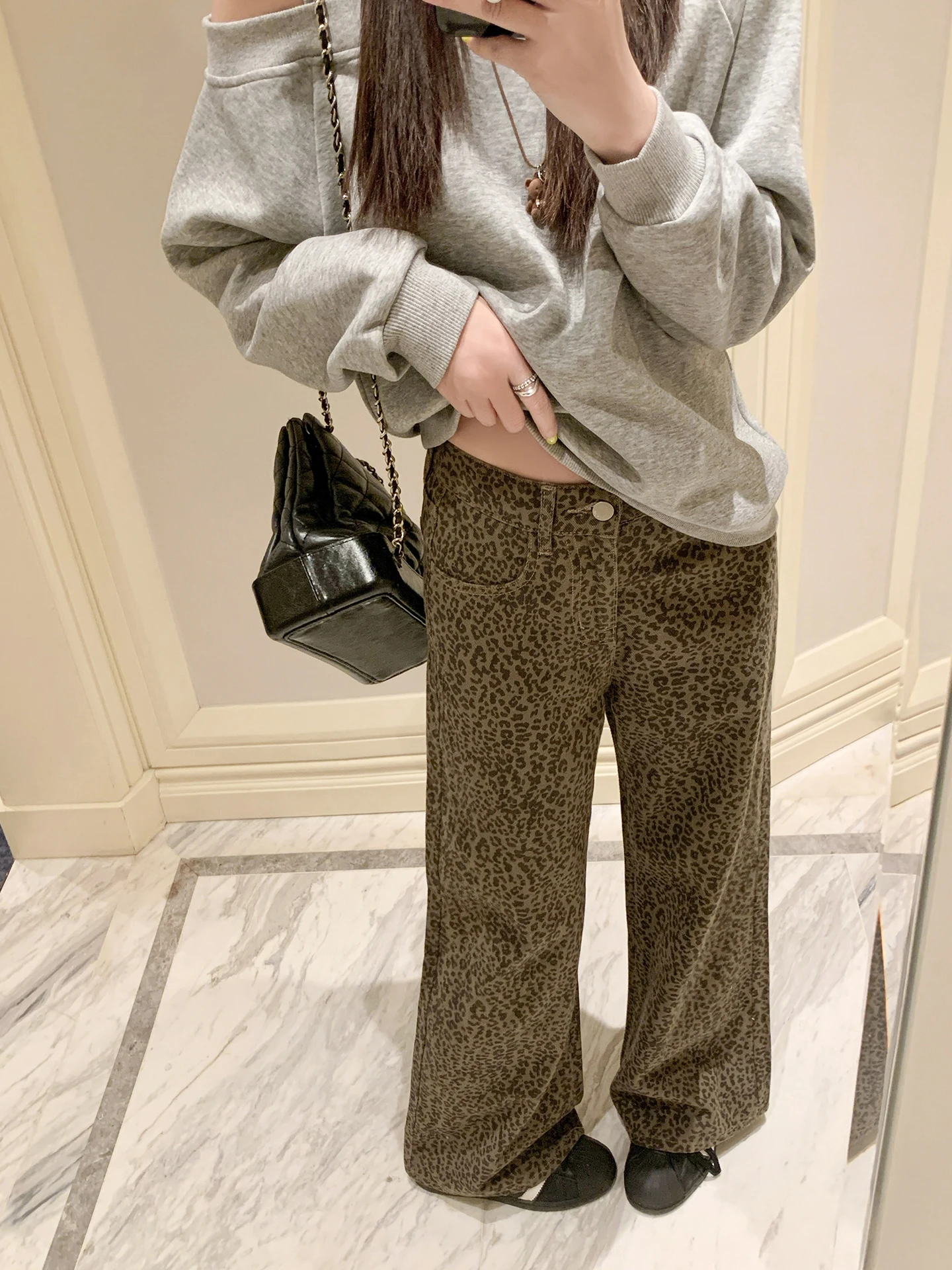 

Прямые женские джинсы с высокой талией и леопардовым принтом, свободные женские джинсы, повседневные брюки в Корейском стиле, осенний сезон, модные джинсы больших размеров