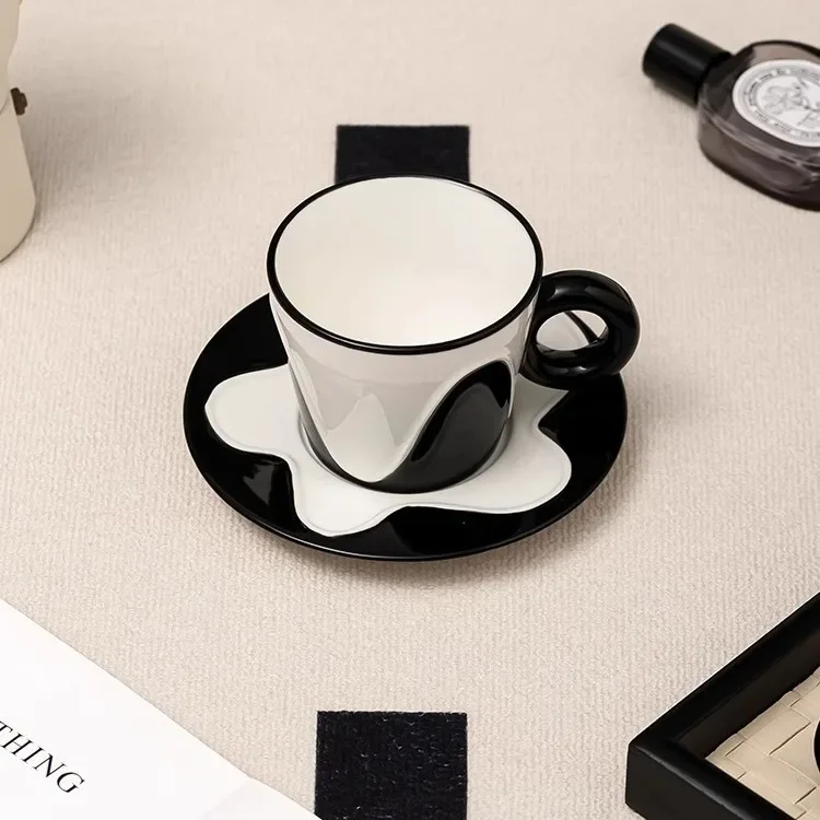 Ceramic Water Cup Simple and High-end Black and White Wavy Coffee Cup Butterfly Black and White Contrasting Cup and Disc Set