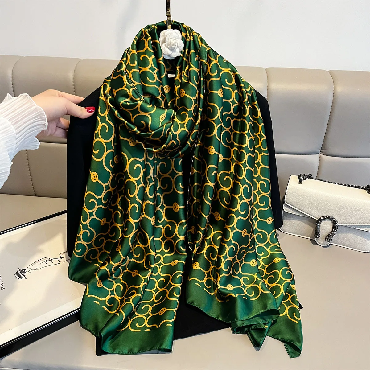 Bufandas de seda de marca de lujo para mujer, chales con estampado verde, pañuelo de playa suave para mujer, Foulard, bufanda silenciadora