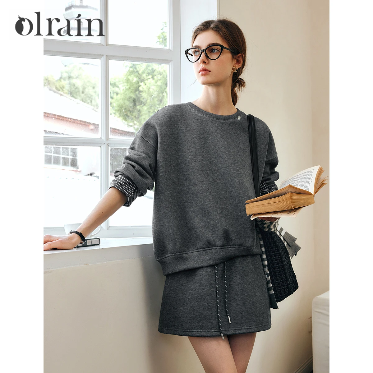 

OLrain Womens 2 Piece Skirt Sets 2025 Autumn Elegant Patchwork Striped Cuff Sweatshirt Drawstring Knitted Mini Skirt N57CE96163