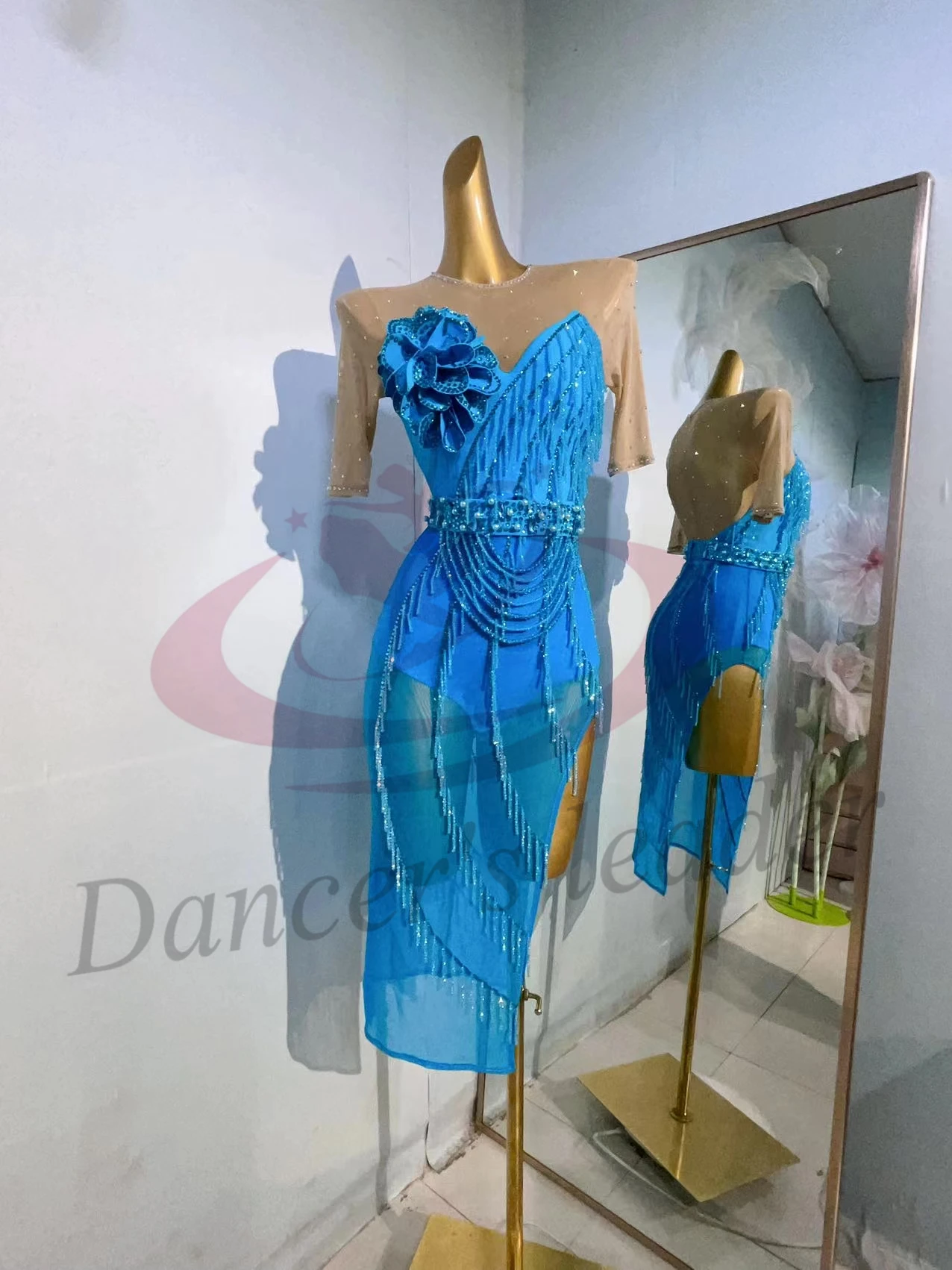 

Женская высококачественная шифоновая юбка для соревнований по латинским танцам, синяя шифоновая юбка с кисточками и кристаллами лотоса, платье для выступлений самбы со стразами