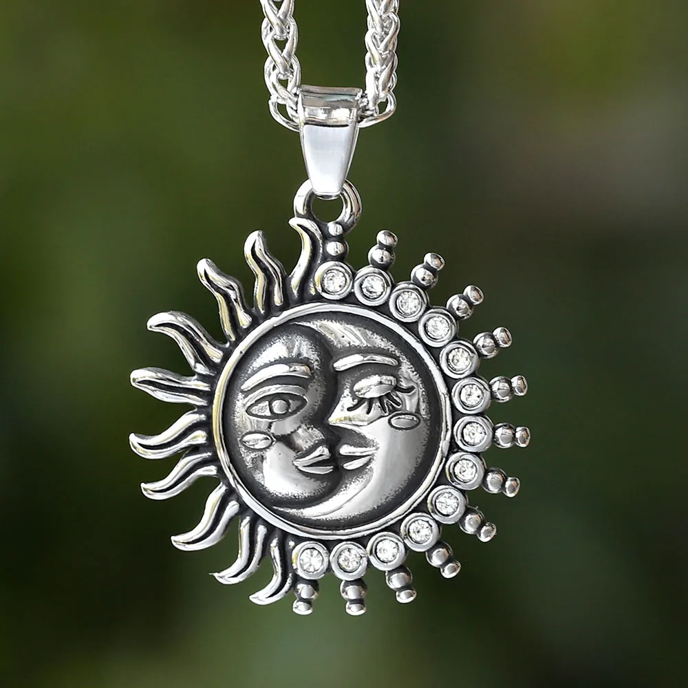 2024 New Arrive Fashion Moon And Sun Face Pendant Necklace With Stars Men Women Round Charm Jewelry Couple Gift