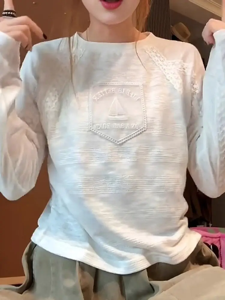 Luźna, koronkowa, długa bluzka z okrągłym dekoltem, damska, jesienna, w stylu lazy, do noszenia pod spód, oddychająca, wygodna, szybkoschnąca.