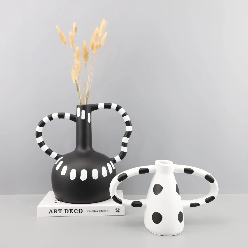 Home Decoration Modern Resin Vase Black White Geometric Pattern Decorative Ornament For Living Room Entryway Desktop Art Display