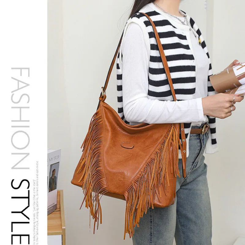 

Single Shoulder Bag Fashionable Casual Large Capacity Multifunctional Rivet Tassel Soft And Trendy Women's Crossbody Bag