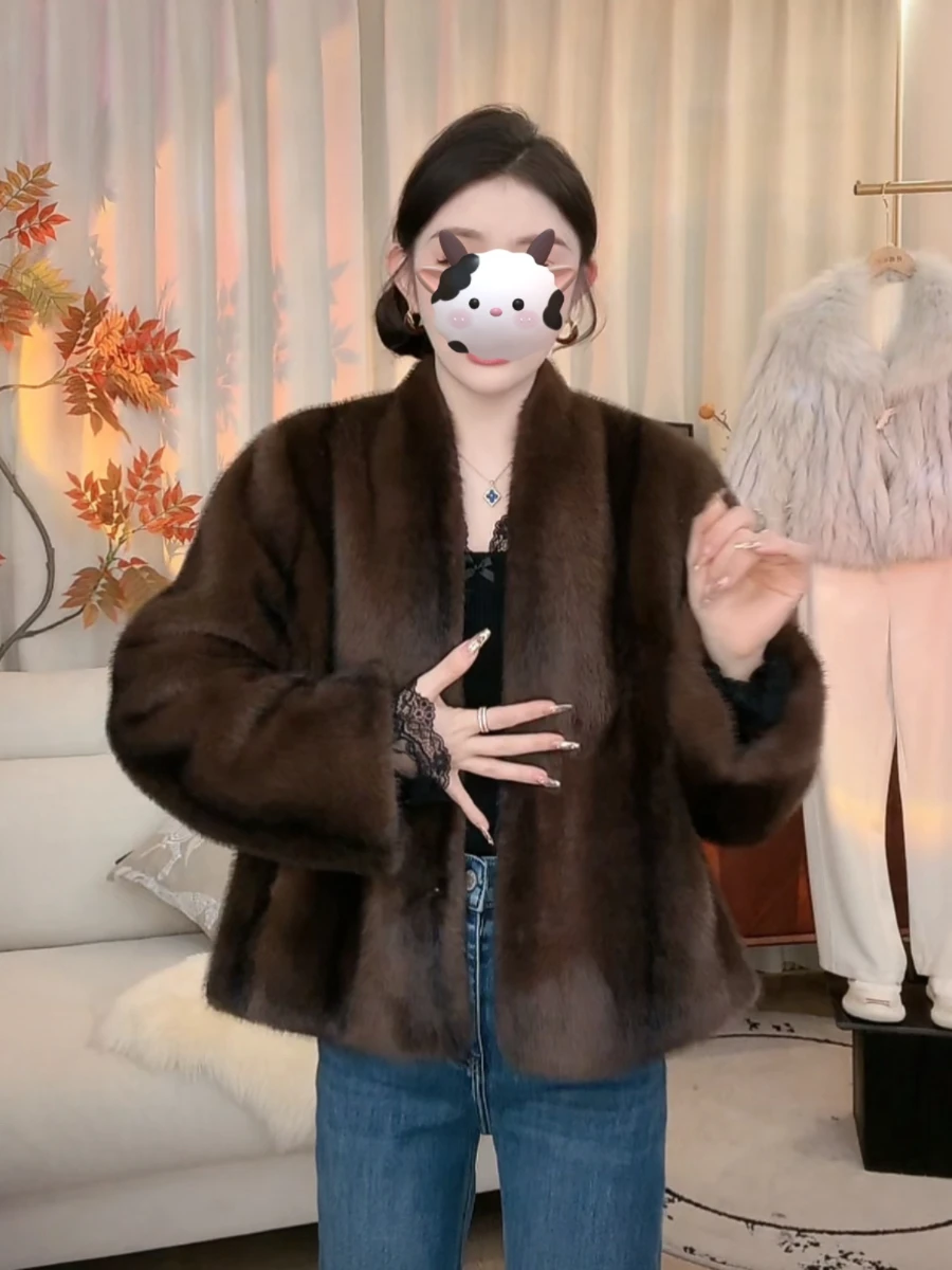 Un nuovo cappotto di pelliccia ecologico all-in-one caldo, elegante e di fascia alta che imita la pelliccia di visone