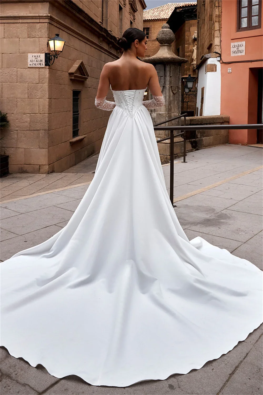 Suknia ślubna w stylu vintage, z satyny, z dekoltem w serduszko, elegancka, w kształcie litery A, z perłami, bez rękawów, z rozcięciem z boku, suknia balowa, szyta na miarę.