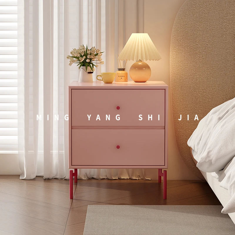 

Прикроватная тумбочка Современный простой шкаф для хранения дофамина Детская спальня без формальдегида Розовая мебель из массива дерева