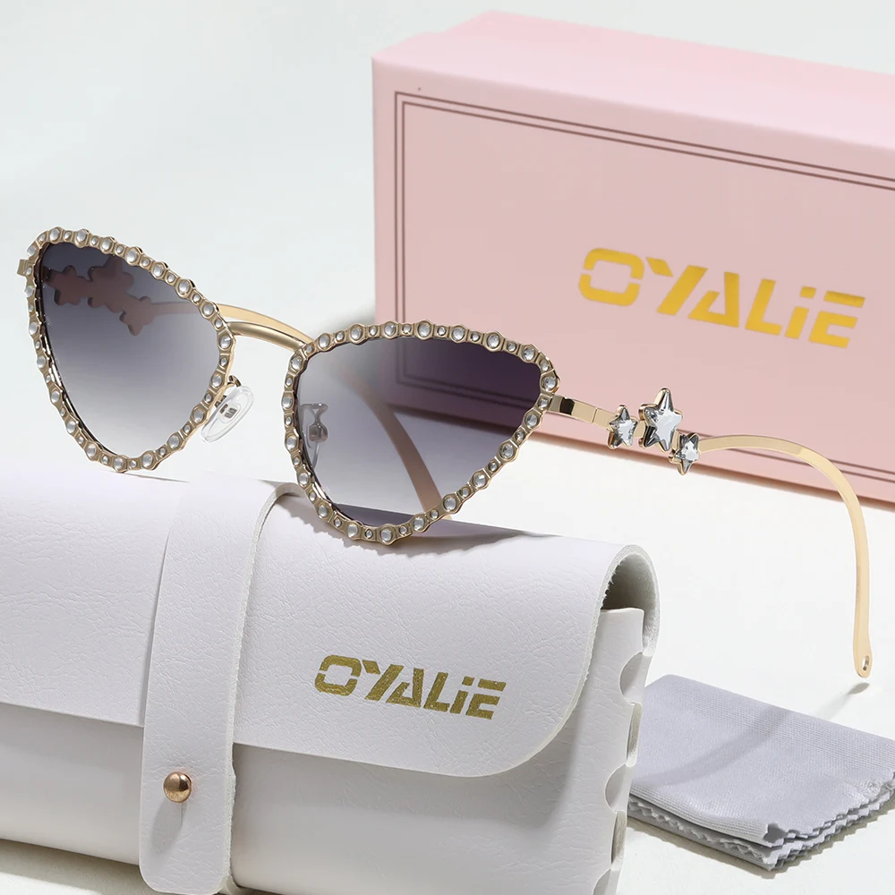 Oyalie Fashionable Cat-Eye Sunglasses, the Cat-Eye Frame Design Features a Large Number of Rhinestones on the Frame Edges, Which Sparkle and Add a Dazzling Retro Fashion Feel. the Temples of the Glasses Are Decorated with Star-Shaped Rhinestones, Enhancing the Overall Fashion Sense and Uniqueness.