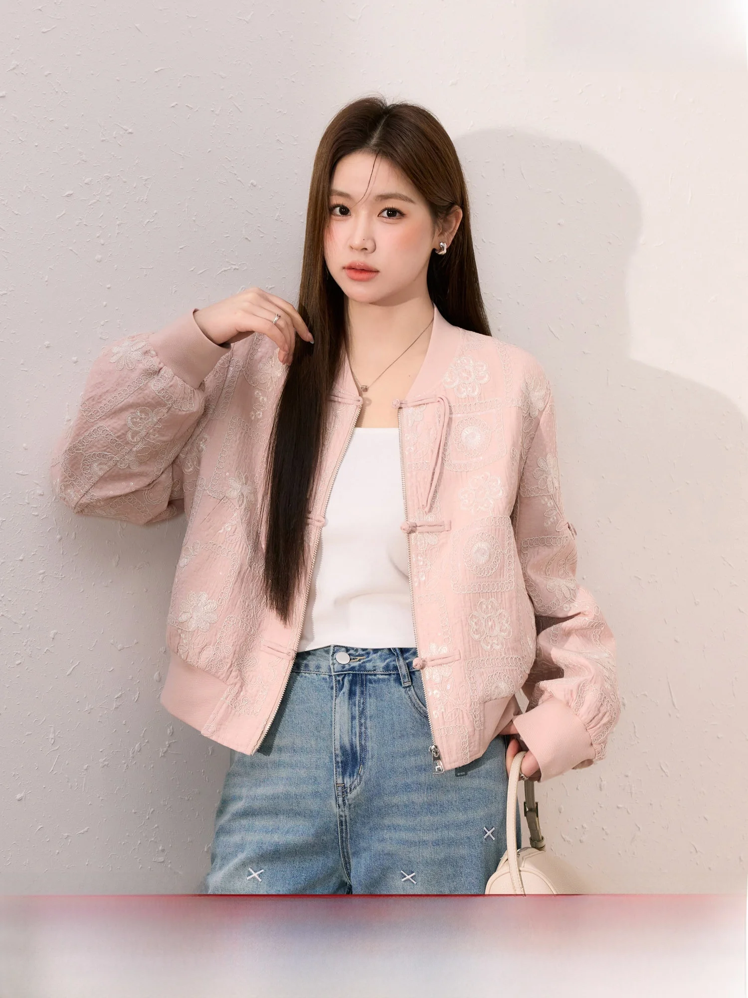 

Синяя женская куртка-бомбер большого размера в китайском стиле с вышивкой и пуговицами, розовая, весенняя, новая, стильная...