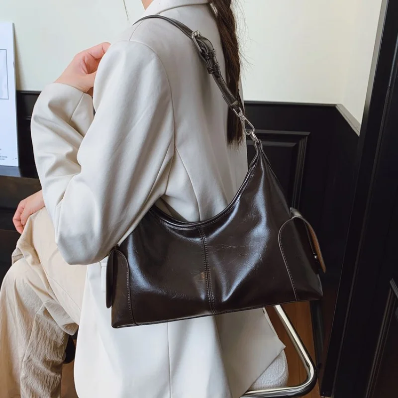 

Sophisticated Women's Handbag Made Of PU Leather Boasting Uruguay High-End Durable Lightweight Commuter Design​