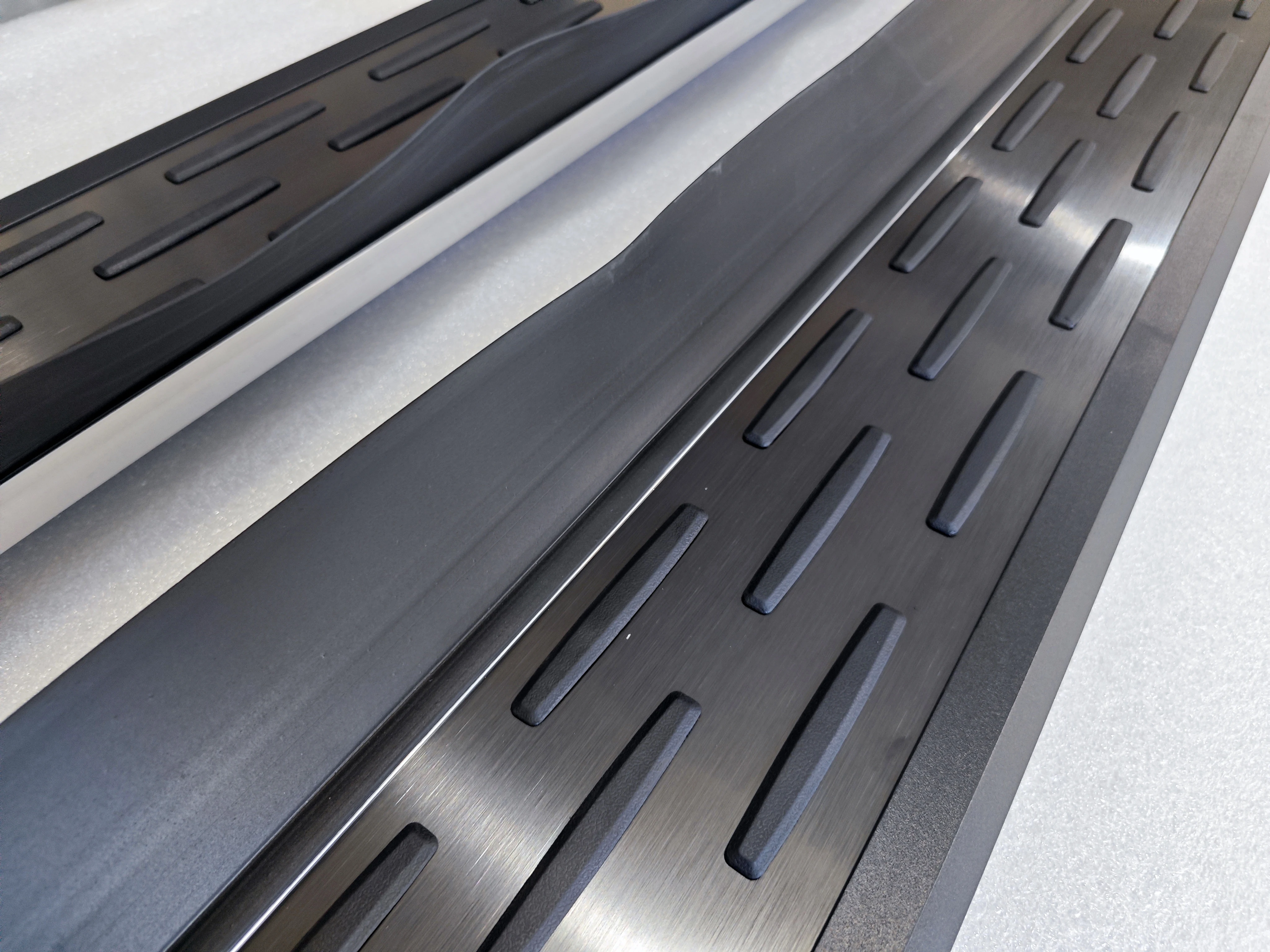 2 шт. подходят для Nissan X-Trail Rogue T33 2021-2025, подножки, боковые ступеньки, Nerf Bar, алюминий (с кронштейнами), черный CKL