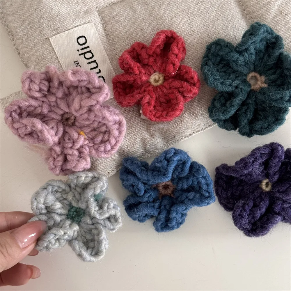Women Cute Autumn And Winter Yarn Small Flower Hair Clip Retro Crochet Hook Duck Billed Clip Side Clip Hair Accessory Headpiece
