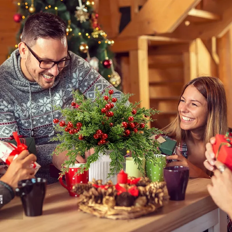 45 buah Set cabang pinus buatan Natal dengan beri merah daun cemara tiruan untuk kerajinan DIY karangan bunga dekorasi rumah