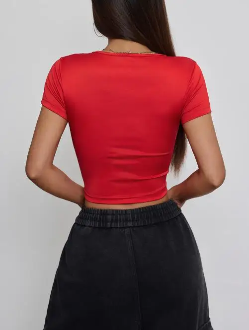 ملابس نسائية ضيقة 2025 تي شيرت صيفي مرن برقبة على شكل حرف V وأكمام قصيرة