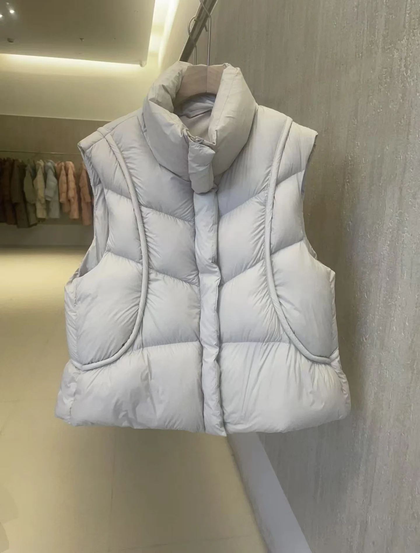 Neue verdickte Damen-Daunenjacke, alle passenden hochwertigen täglichen Pendelwesten, Winter, einfarbig, lockere Weste