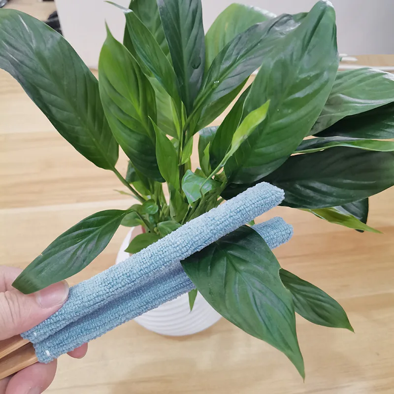 

1PCS Leaf Cleaning Tongs - Handheld Green Plant Cleaning Brush Bamboo Handle,Durable Bamboo Design for Efficient Leaf Removal