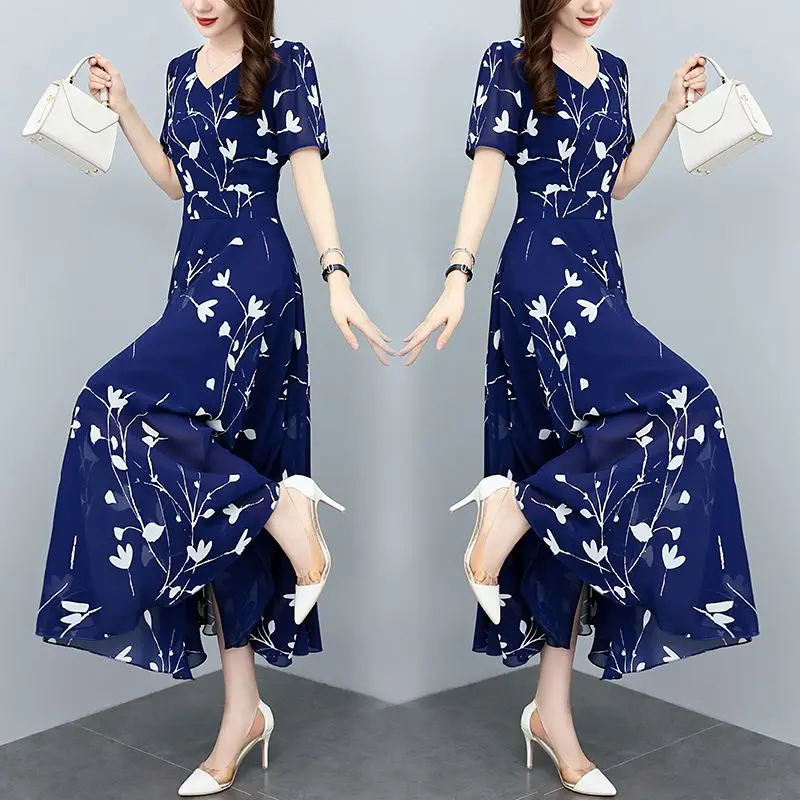 Elegantes langes Sommerkleid mit Blumenmuster