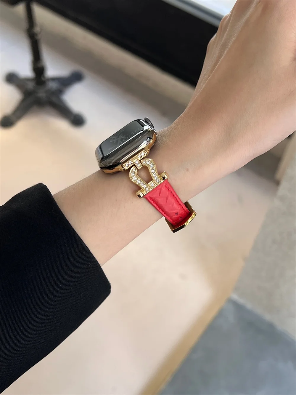 Luxury strap for Apple Watch Band 44mm 45mm 40mm-41mm 42 women Genuine Leather red Bracelet series 8 7 SE 6 5 4 Ultra 49mm bands