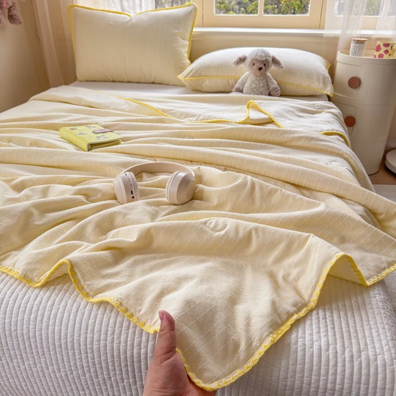 2026 Summer Yellow Quilted Blanket Fashionable Simple Summer Jacquard Soft and Comfortable Single Blanket Household Goods