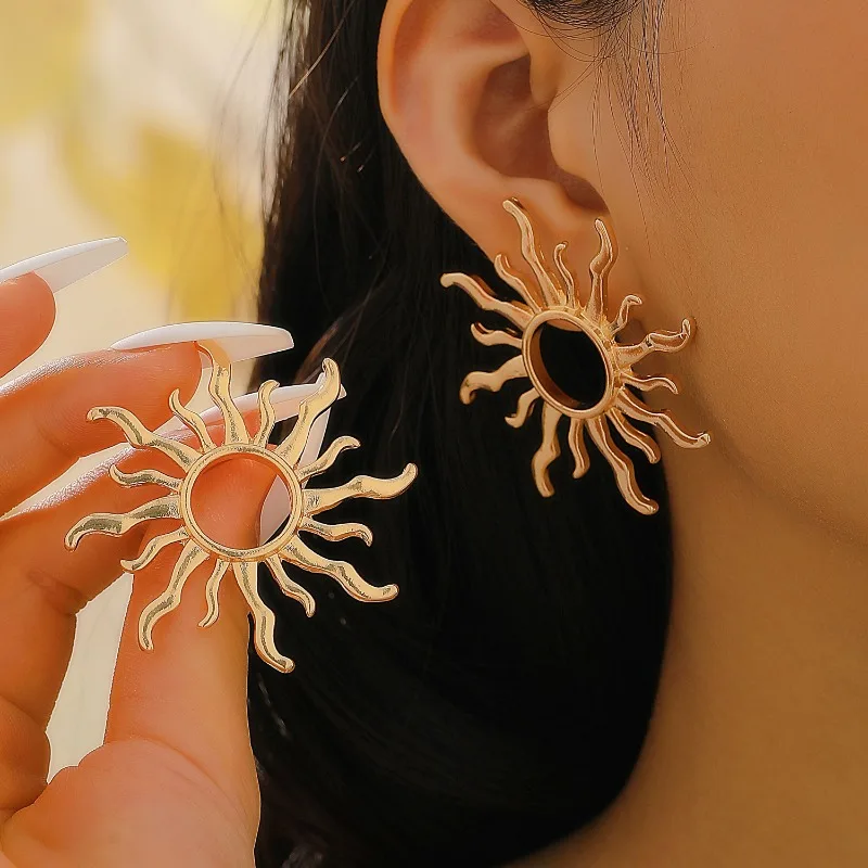 

Sexy and exaggerated design, high-end sun earrings, retro light luxury sunflower earrings, meaningful gift jewelry