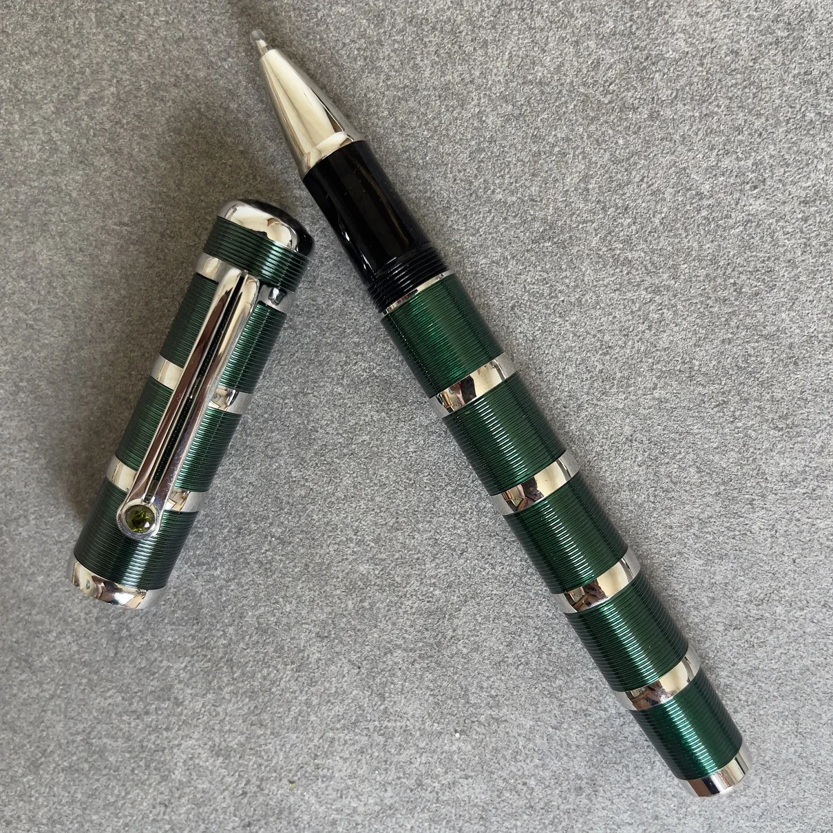 

2024 Great writer Mb Nicolaus Copernicus Rollerball Pen Black ink ballpoint pen