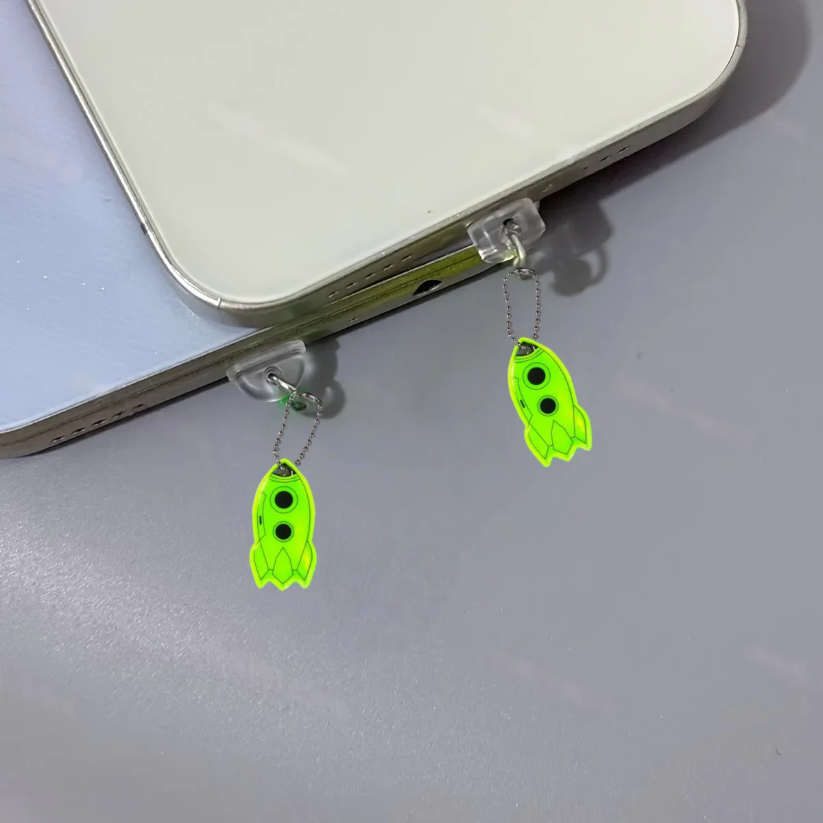 Reflective Rocket-Shaped Phone Dust Plug, Containing a Safety Reflector - Neon Green and Yellow, Phone Night Travel Accessory Dust Plug, Especially Suitable for Running with a Phone at Night, Working, Etc It Is an Ideal Gift for Halloween, Birthdays, Road Safety, and Other Occasions.
