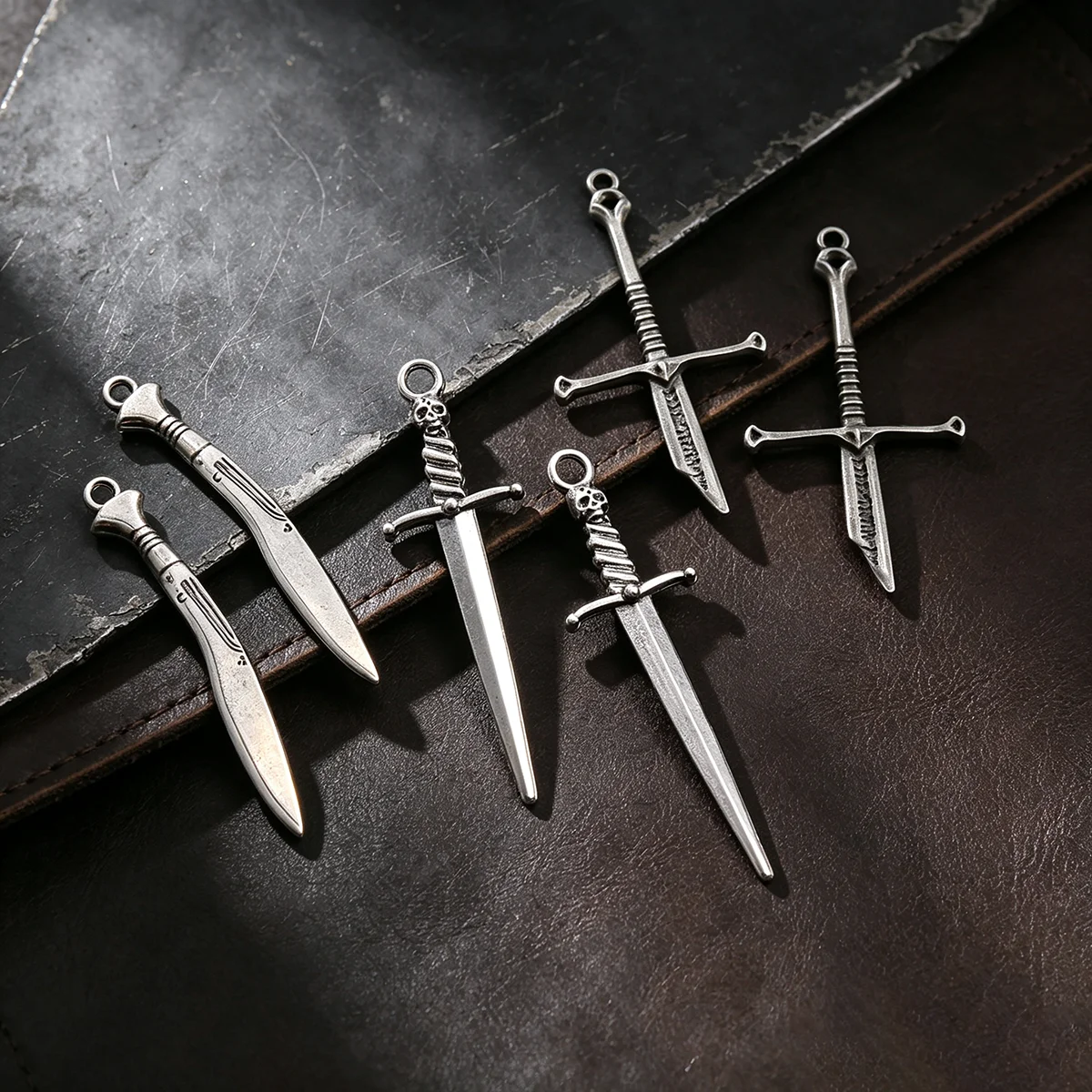 6-Piece Set of Swords and Daggers DIY Handmade Accessories, Including Curved Swords, Cross-Shaped Long Swords, and Various Styles, Suitable for DIY Bracelets, Necklaces, Earrings, Pendants, and Handmade Beaded Decoration Accessories