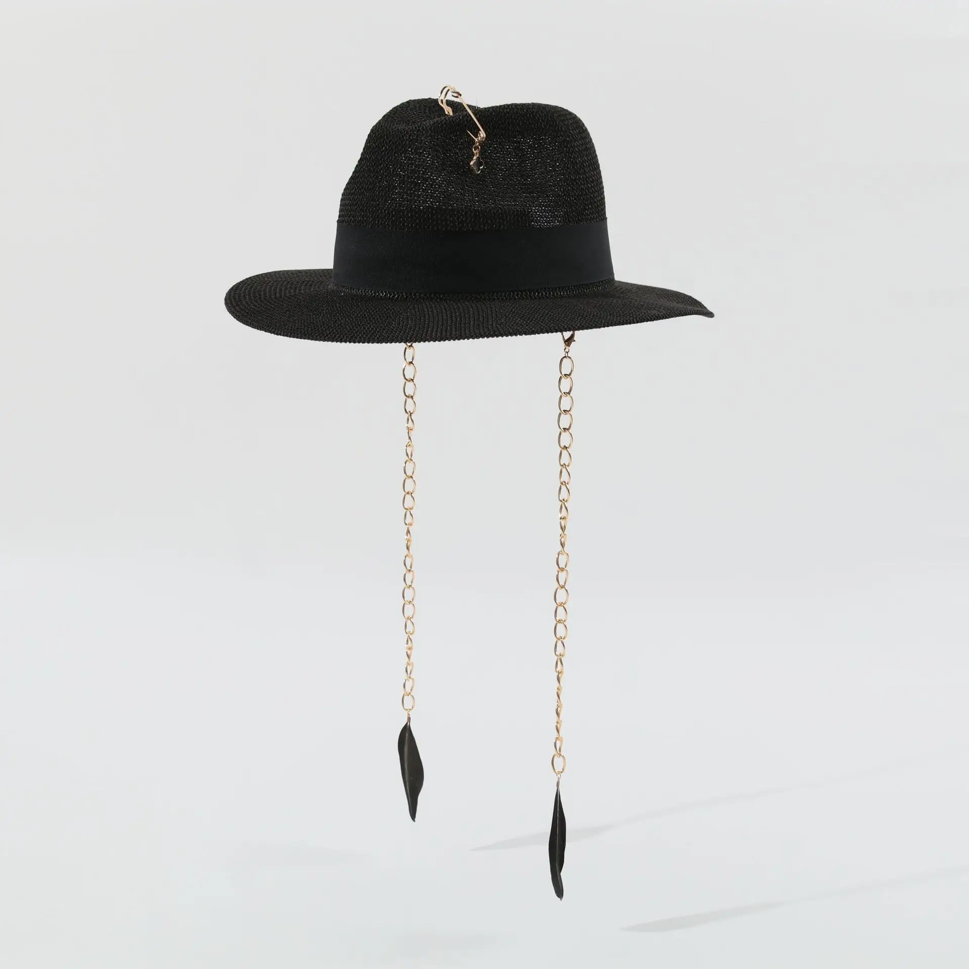 

Шляпа от солнца с перьями и цепочкой — модная соломенная шляпа-катер для женщин, пляжный козырек с металлическими акцентами, регулируемая летняя кепка