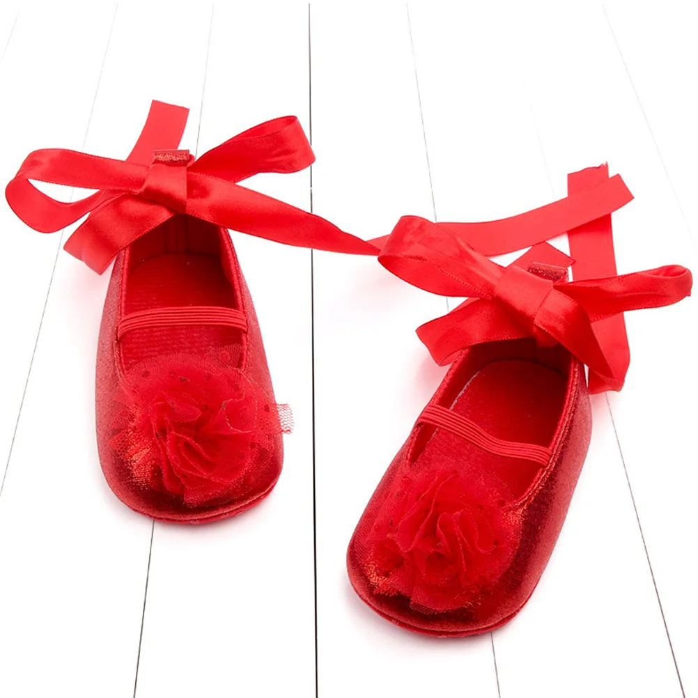 أحذية أطفال حمراء نعل ناعم غير قابل للانزلاق 11 سم للأطفال الصغار مصنوعة من مادة البولي يوريثان أحذية أطفال رائعة للربيع والخريف