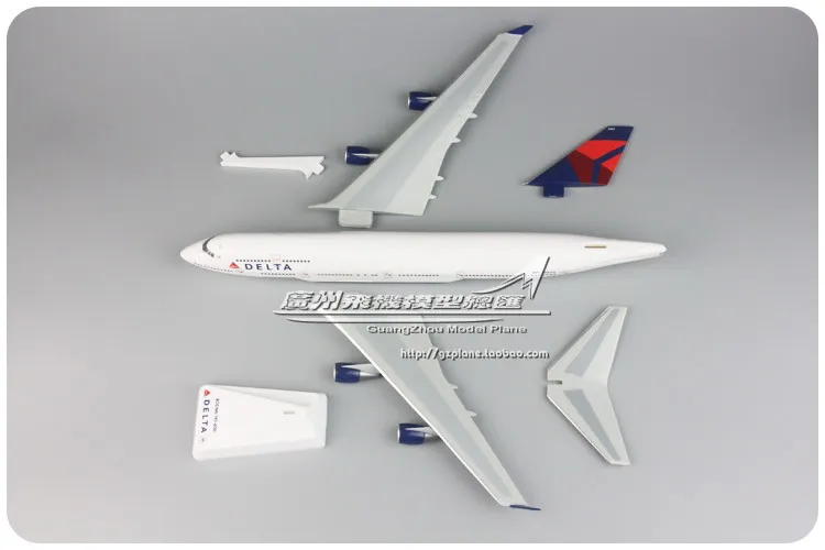 1:200  Delta Airlines 36cm DELTA Boeing 747-400 Plastic Assembly Simulation Aircraft Model for Plane Collector