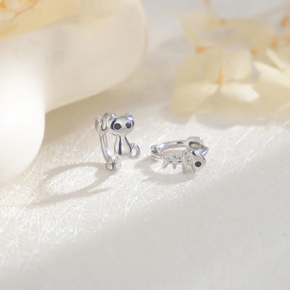 Cute Cat and Fish Bone Hoop Earrings Silver Cartoon Animal Huggie Ear Buckle Women Sweet Matching Jewelry Gift