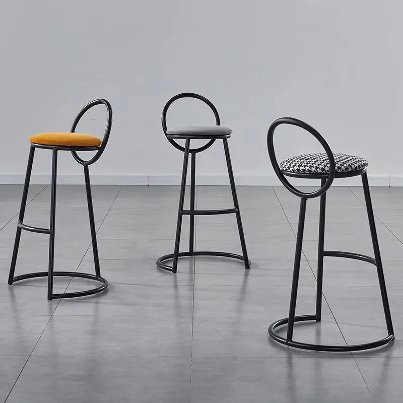 sgabelli-da-bar-di-lusso-moderni-in-pelle-e-metallo-con-design-confortevole-e-stabile-per-uso-domestico-e-ristorante-personalizzabili