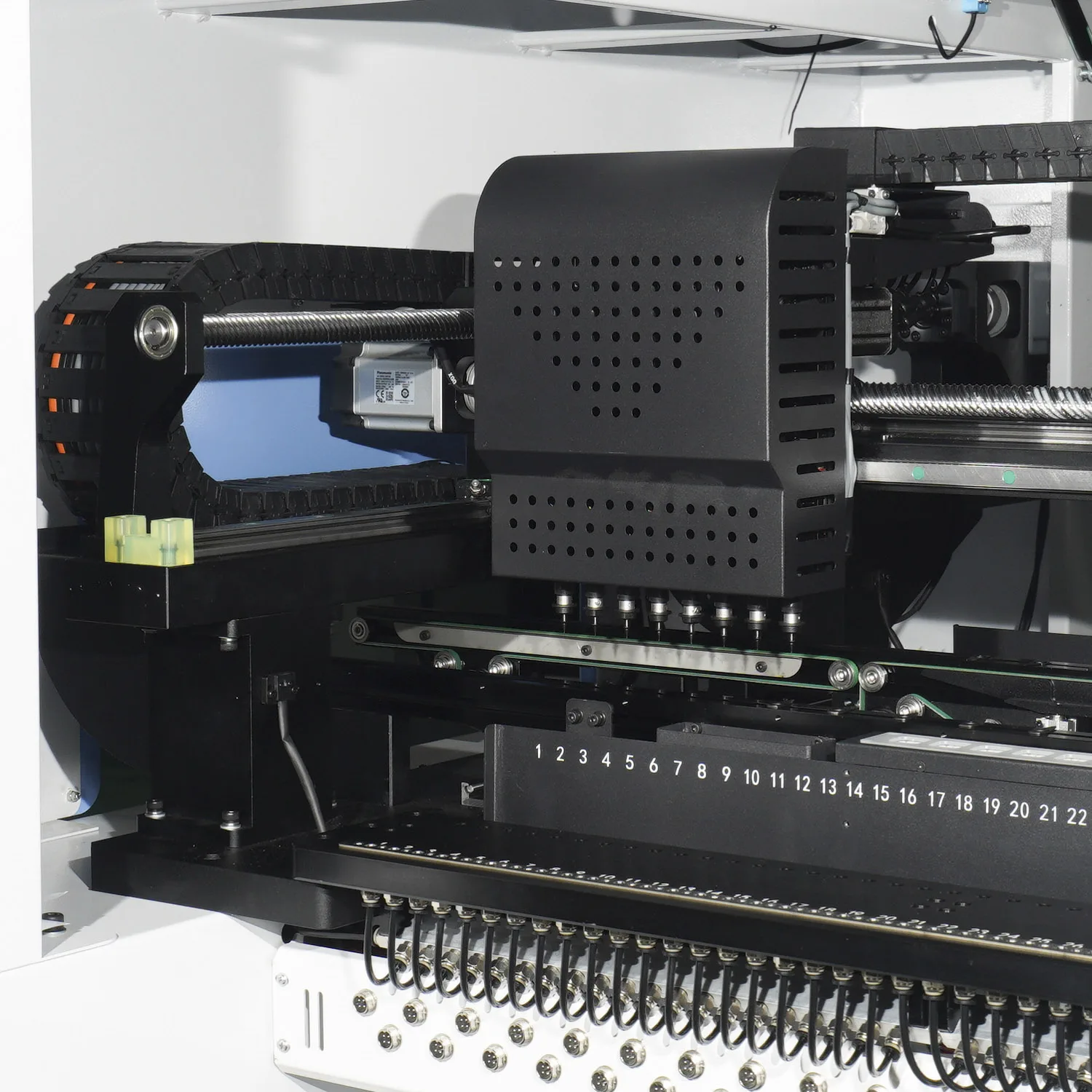 Electronic Pick and Place Machine HW-T8-80F High Precision 0.01mm PLC Engine 80-Position Motor Pump Bearing Gearbox