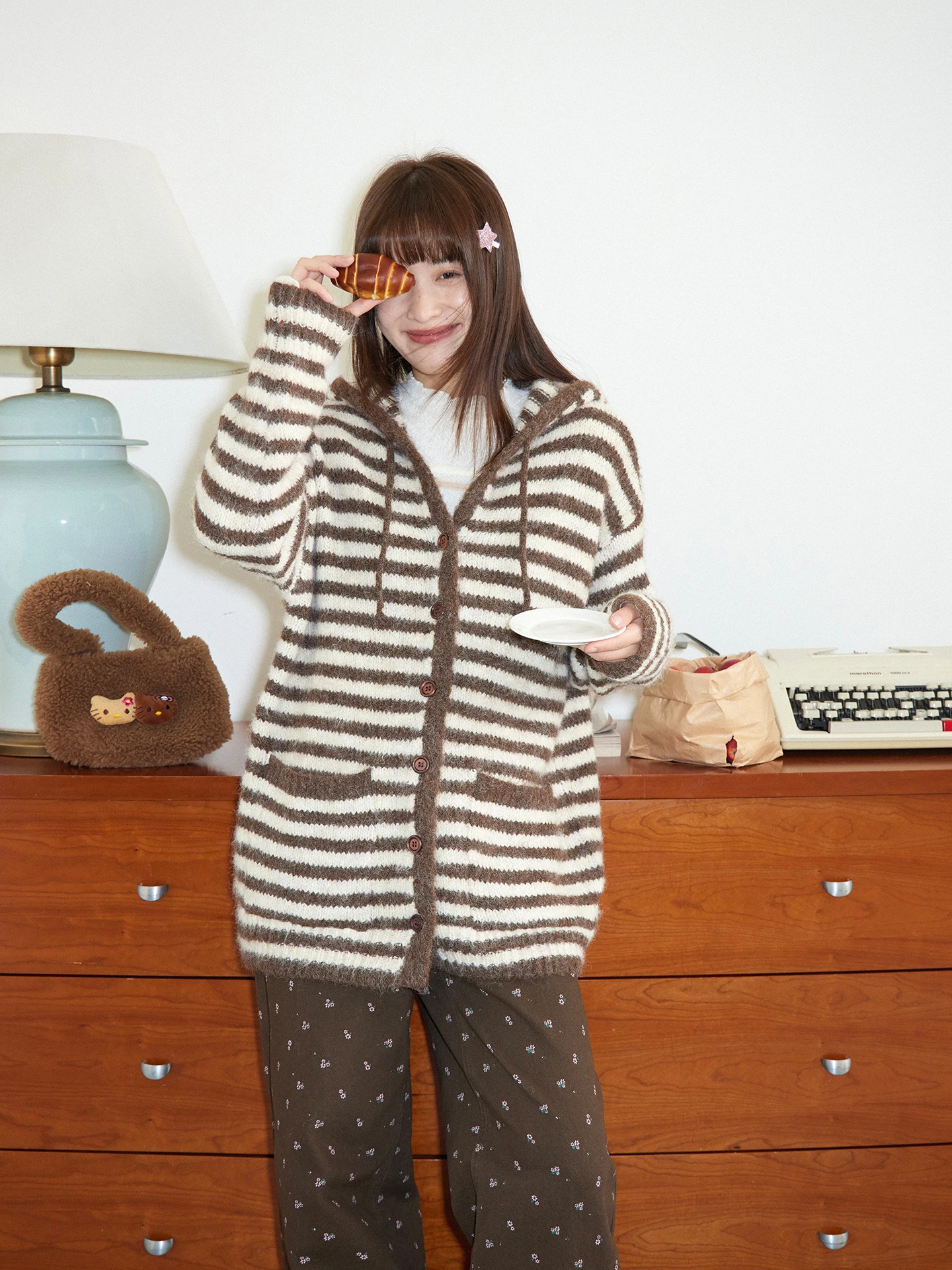 

97, корейский вязаный свитер в ленивую полоску с капюшоном, кардиган, мягкое длинное пальто све для женщин, повседневное свободное зимнее пальто...