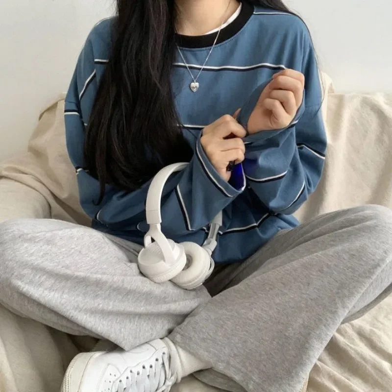 แฟชั่นลายเสื้อยืดผู้หญิง Baggy สบายๆ Minimalist แขนยาว Tees Hipster Vintage High Street College เกาหลีสไตล์