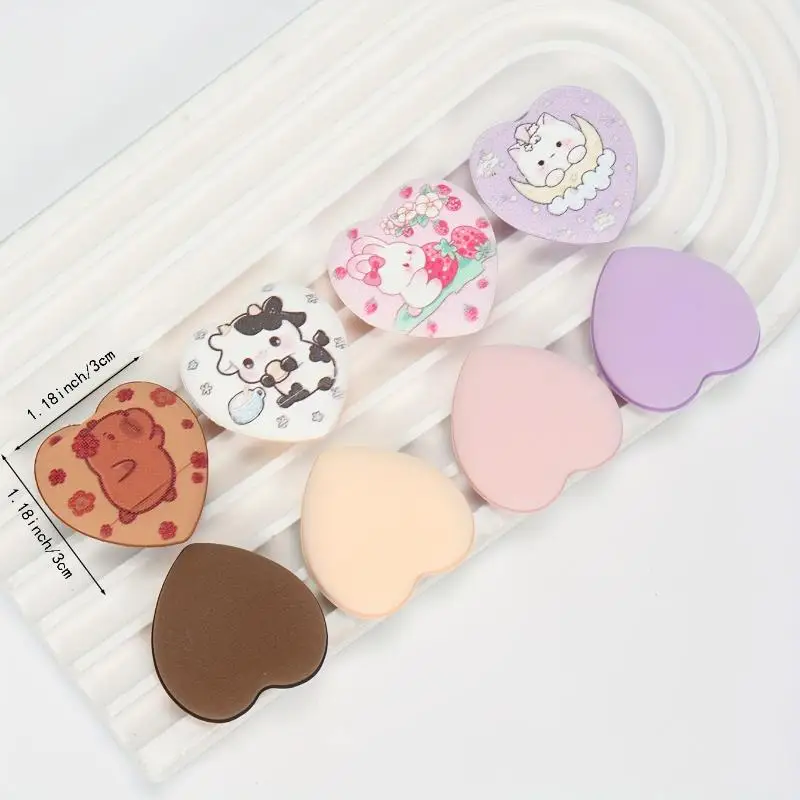 10 stuks bedrukte hart mini-vingerpoederdonsjes - water uitbreidbaar nat en droog tweeërlei gebruik voor make-up cosmetica-toepassing