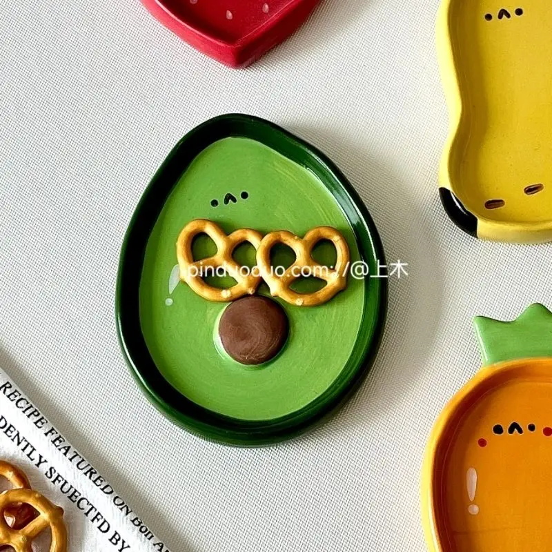 

Exquisite snack candy ceramic plate fruit dessert plate Cartoon avocado cutlery accesorios de cocina اطباق طعام