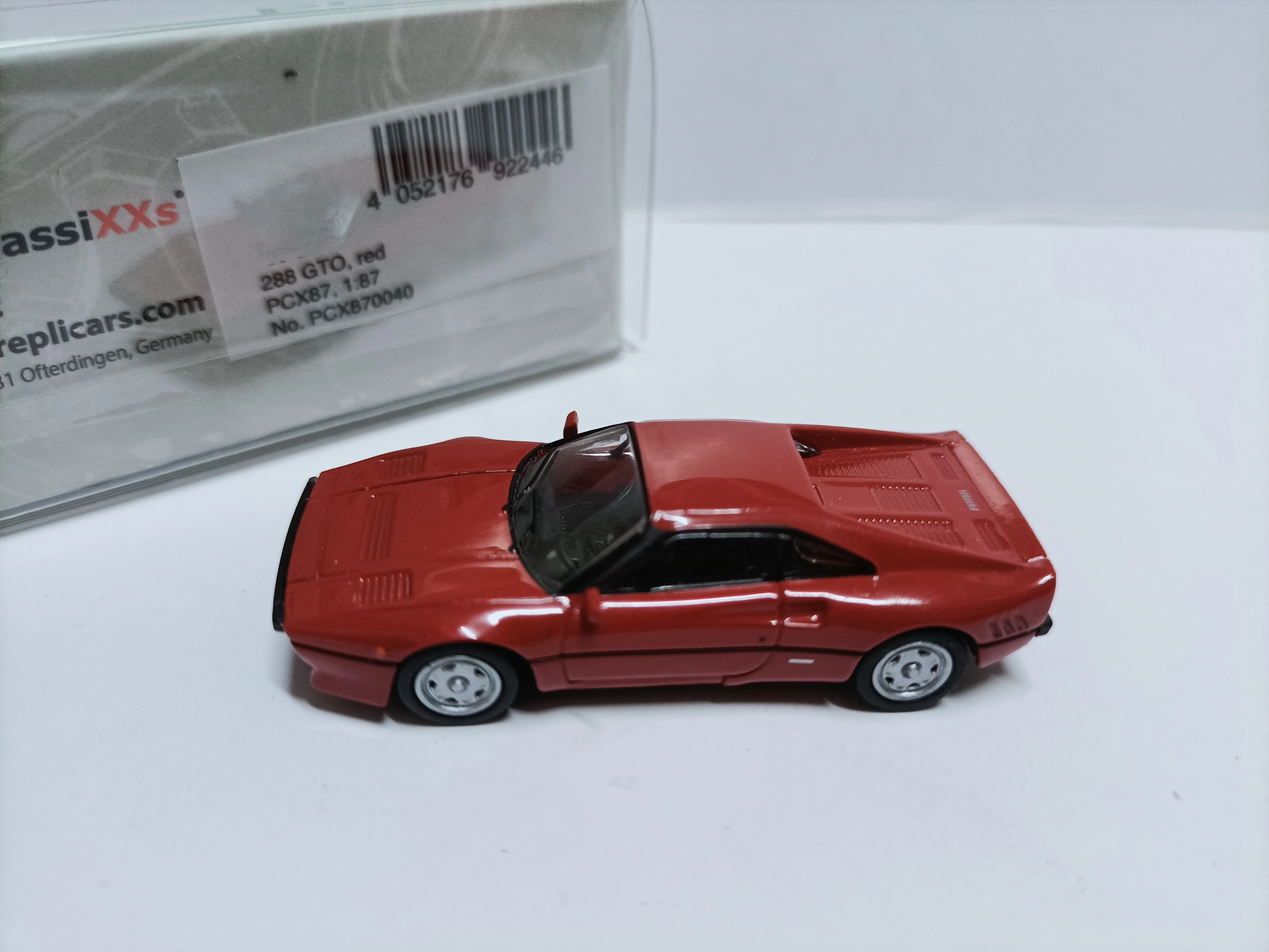 Premium ClassiXXs 1:87 288GTO Red Vintage Car Simulation Limited Edition Plastic Metal Static Car Model Toy Gift