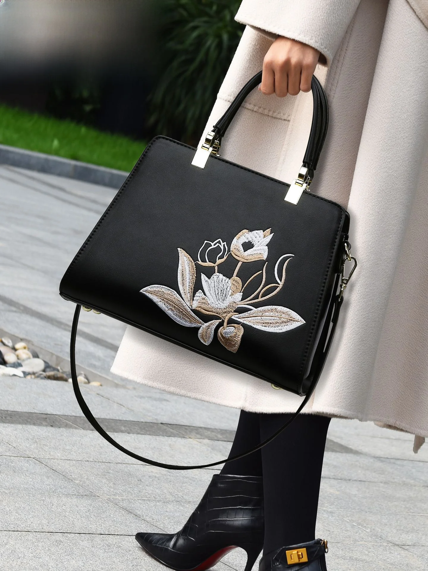 

Модная женская сумка из кожи с вышивкой, новинка 2026 года, сумка-тоут, наплечная сумка, кроссбоди для женщин среднего возраста