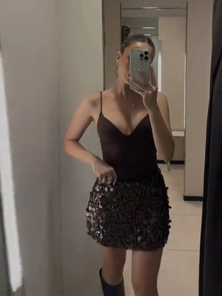 فستان حفلات قصير مثير مزين بالترتر للنساء بكتف واحد ورقبة على شكل حرف v فساتين سهرة بطيات للسيدات على الموضة حزمة الورك الصلبة رداء سيدة