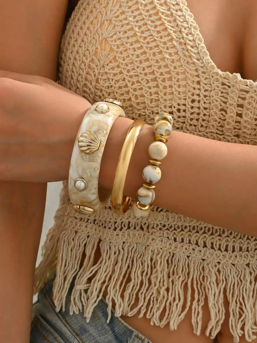 

3-Piece Boho Chic Resin Bangle Set With Shell Motif And Pearl-Like Beads For Women’s Everyday And Vacation Styling