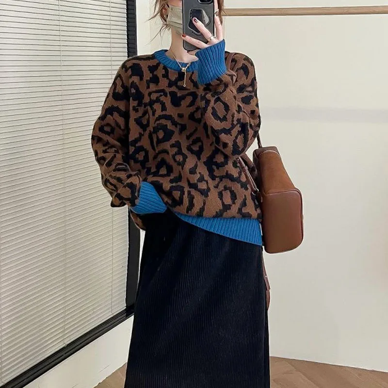 New Autumn/Winter Fashion Lazy Design Sense Leopard Pattern Spliced Round Neck Loose Versatile Western Women\'s Knitted Sweater