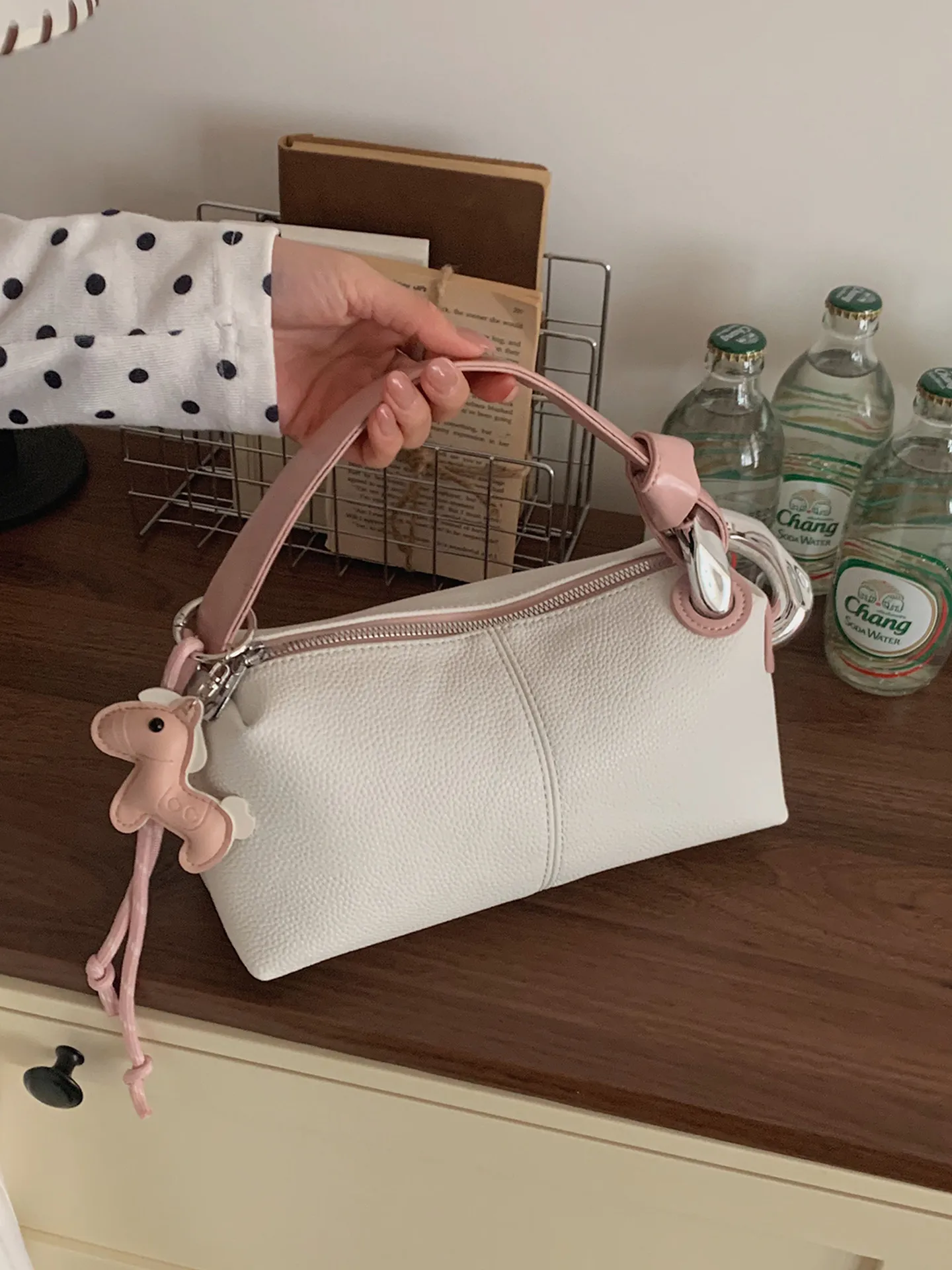 Fashion Gentle Style Color Blocked Armpit Bag Textured Leather Design Handbag Pony Pendant Crossbody Bag Women's Shoulder Bag