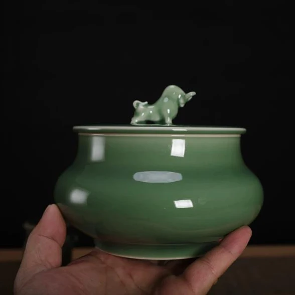 Longquan Younger Brother Kiln Celadon Plum Green Pure Handcrafted Tea Jar Ceramic Sealed Refined Glaze Storage Tank Wu Guofeng