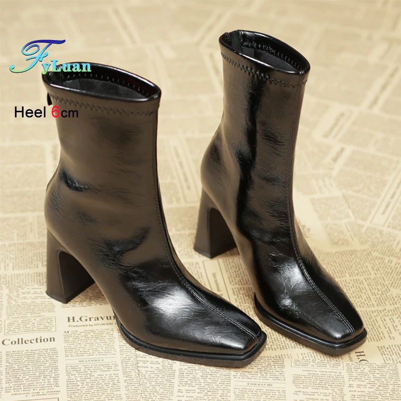 

Черные женские ботинки до середины икры на толстом каблуке 6-8 см, из эластичной кожи, с квадратным носком, на молнии сзади, повседневные, весенне-осенние.