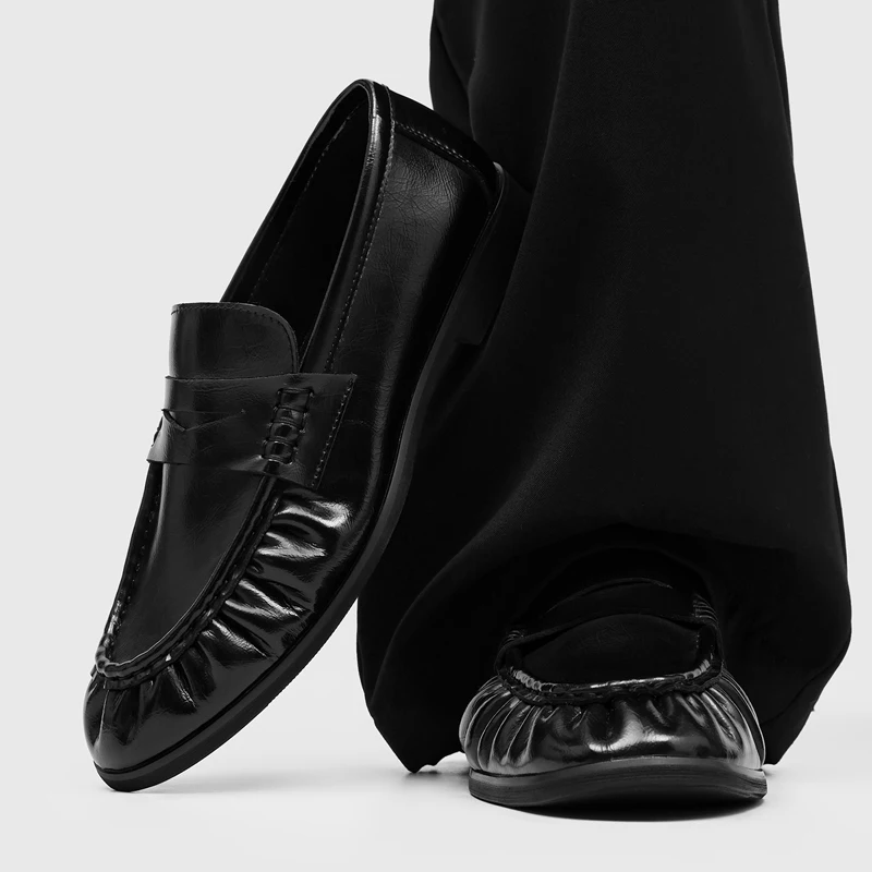 New Black Pleated Men Loafers Are Simple Fashionable Comfortable Personalized Lightweight Versatile for Daily Commuting